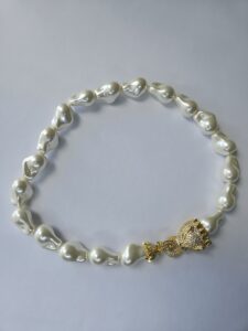 Colar Lt Ban Pérolas c/ fecho Pantera Zircs 42cm