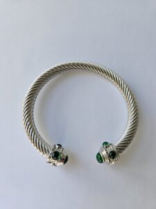 Bracelete Lt Ban Torcido Abertyo c/ Rainbows e Red Color